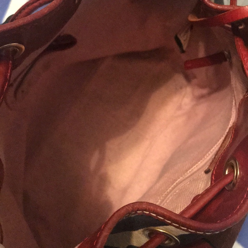 🌹Dooney and Bourke drawstring handbag🌹 - Picture 6 of 8